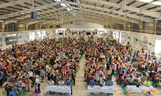 Con em công nhân tham gia đêm hội trăng rằm do công đoàn doanh nghiệp tại Tây Ninh tổ chức. Ảnh: LĐLĐ tỉnh Tây Ninh