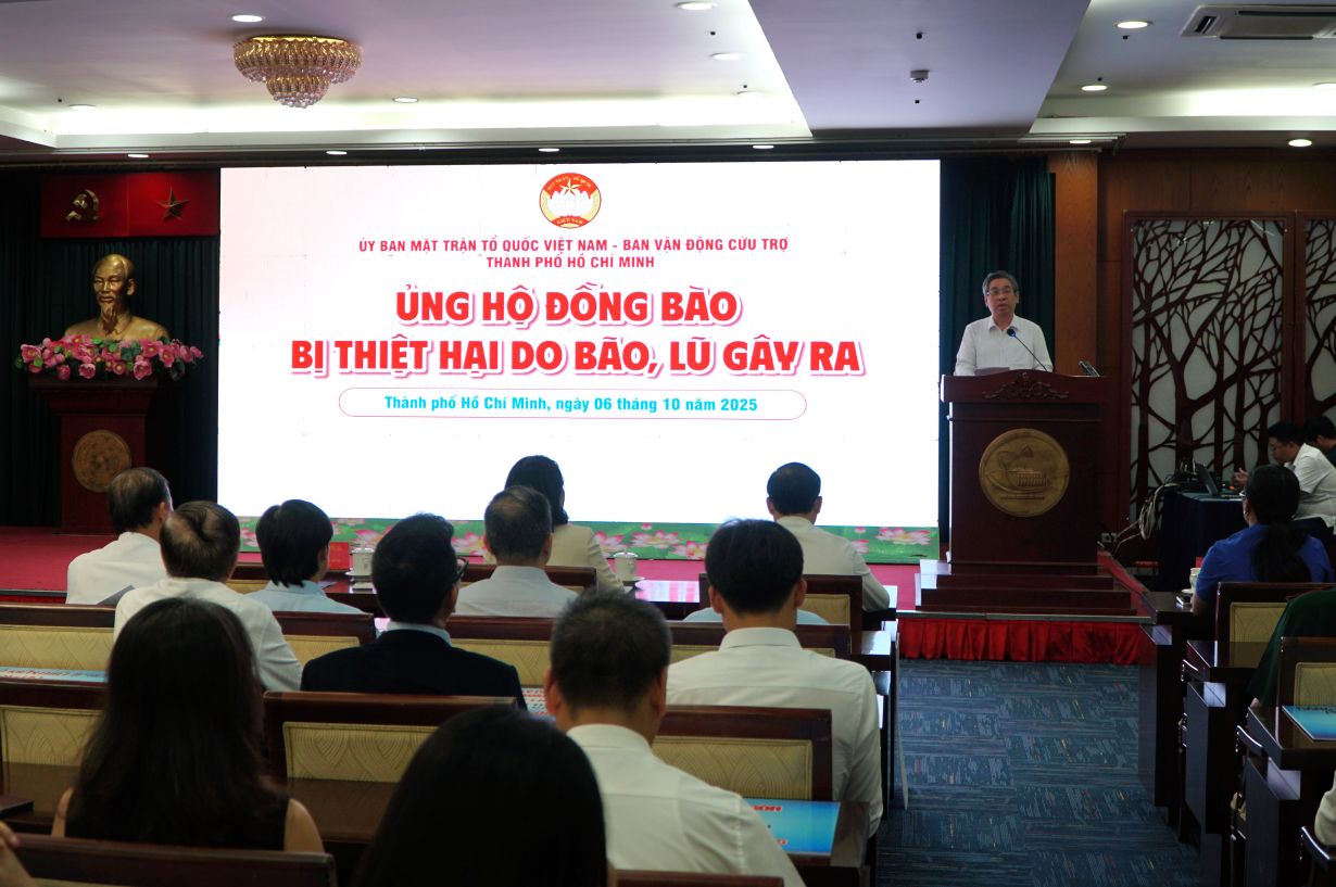 Buoi phat dong ung ho dong bao bi thiet hai do bao, lu gay ra vao chieu 6.10. Anh: Thanh Chan