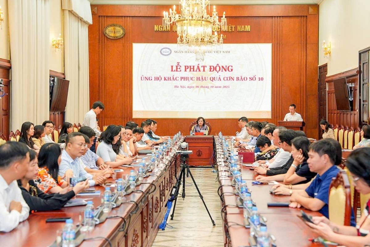 NHNN to chuc le phat dong ung ho dong bao khac phuc thiet hai do con bao so 10. Anh: NHNN 
