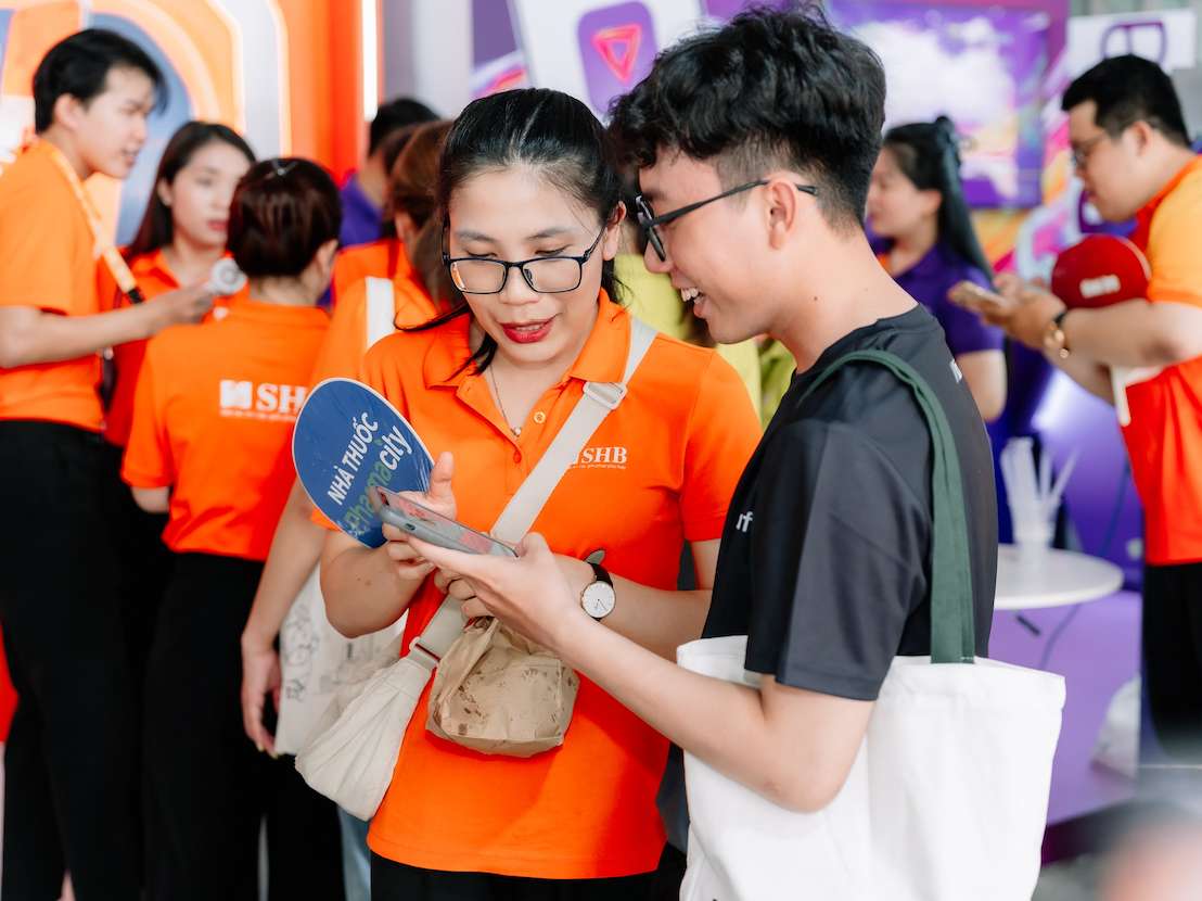 Ung dung SHB SAHA luon nhan duoc su quan tam lon cua khach hang. Anh: SHB