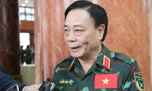 Thiếu tướng Phạm Văn Tỵ - Phó Cục trưởng Cục Cứu hộ - Cứu nạn, Bộ Tổng Tham mưu Quân đội nhân dân Việt Nam - được đề nghị phong tặng danh hiệu Anh hùng Lực lượng vũ trang Nhân dân. Ảnh: Trần Vương