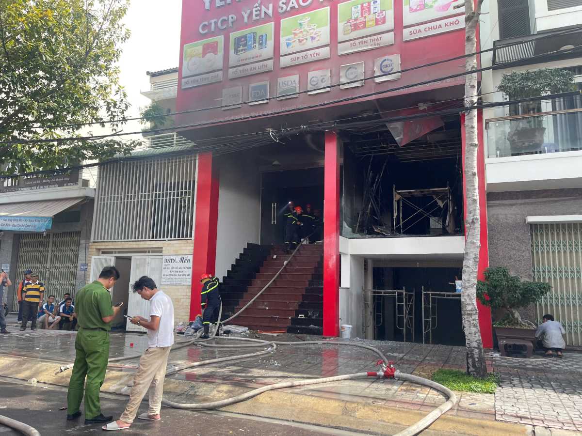 Hiện trường vụ cháy ở Nha Trang. Ảnh: Phương Linh