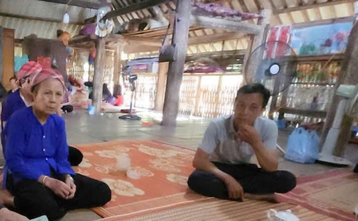 Ba Hoang Thi Then (me nan nhan Giang) khong khoi bang hoang truoc su ra di dot ngot cua con trai. Anh: Dinh Dai