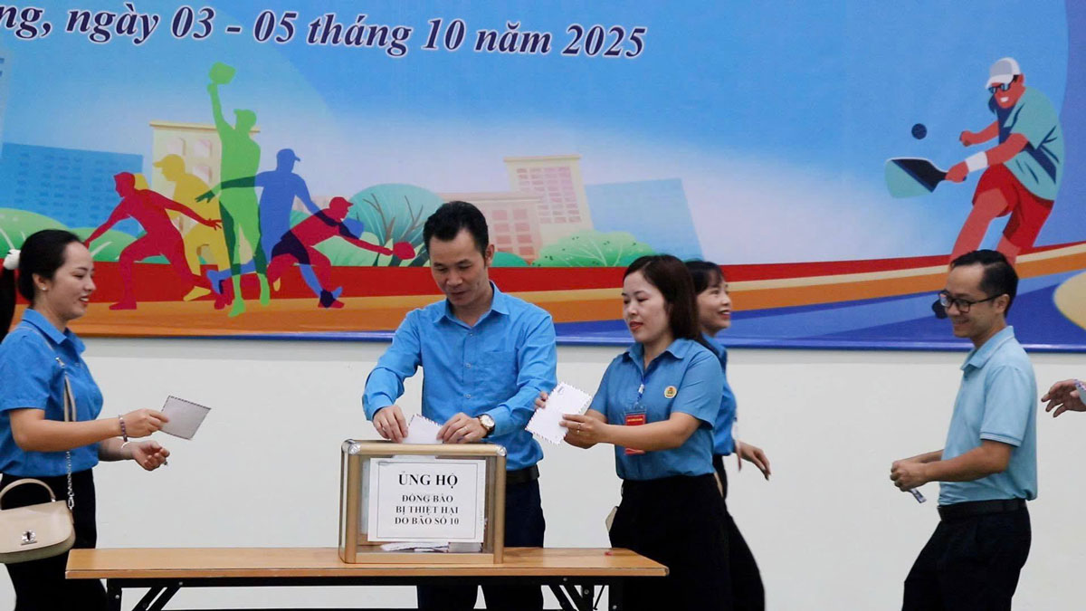 Cong doan phuong Cam Duong phat dong “Chien dich 168 gio ung ho nguoi dan bi anh huong bao“.   