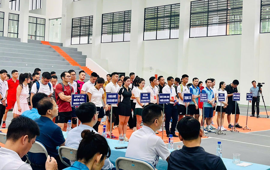Giai dau co 27 doan voi gan 100 van dong vien  