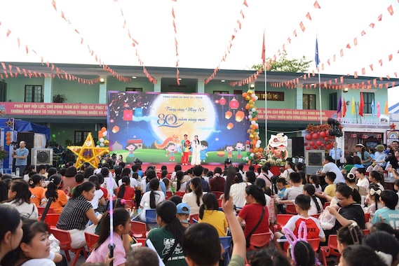 추석 축제 프로그램은 May 10 Corporation - CTCP 노동자 자녀들을 위해 조직되었습니다. 사진: CDMay10