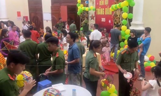 Công đoàn Công an Thành phố Hồ Chí Minh vừa tổ chức Tết Trung thu cho con cán bộ, chiến sỹ, đoàn viên thuộc Công an Thành phố Hồ Chí Minh. Ảnh: Quang Huy