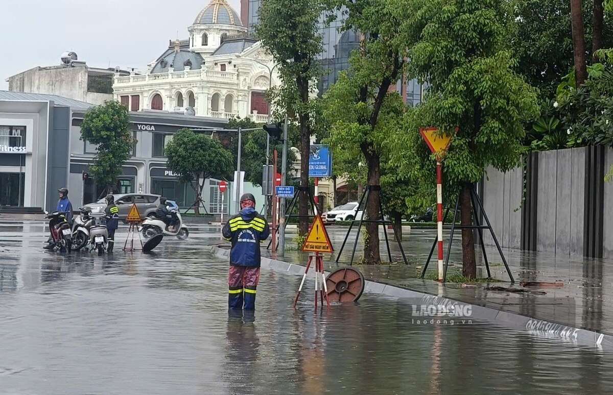 Cong nhan Thoat nuoc Hai Phong . Ảnh: Mai Dung