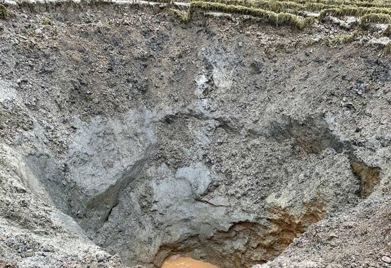 An unusual sinkhole appeared in Ngoc Long commune. Photo: Thanh Lam