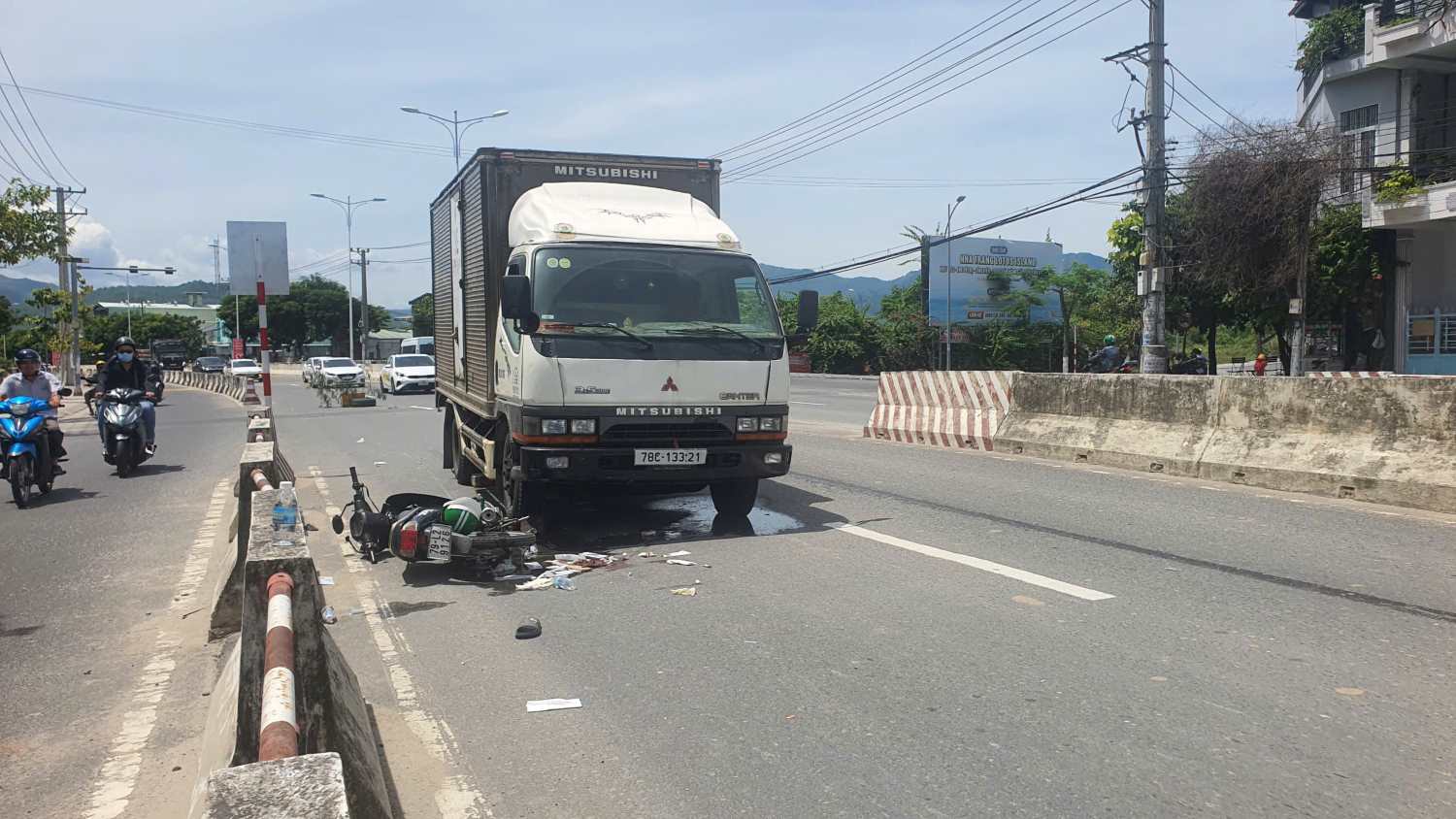 The scene of the accident in Nam Nha Trang ward, which resulted in the death of an unidentified man. Photo: Phuong Linh
