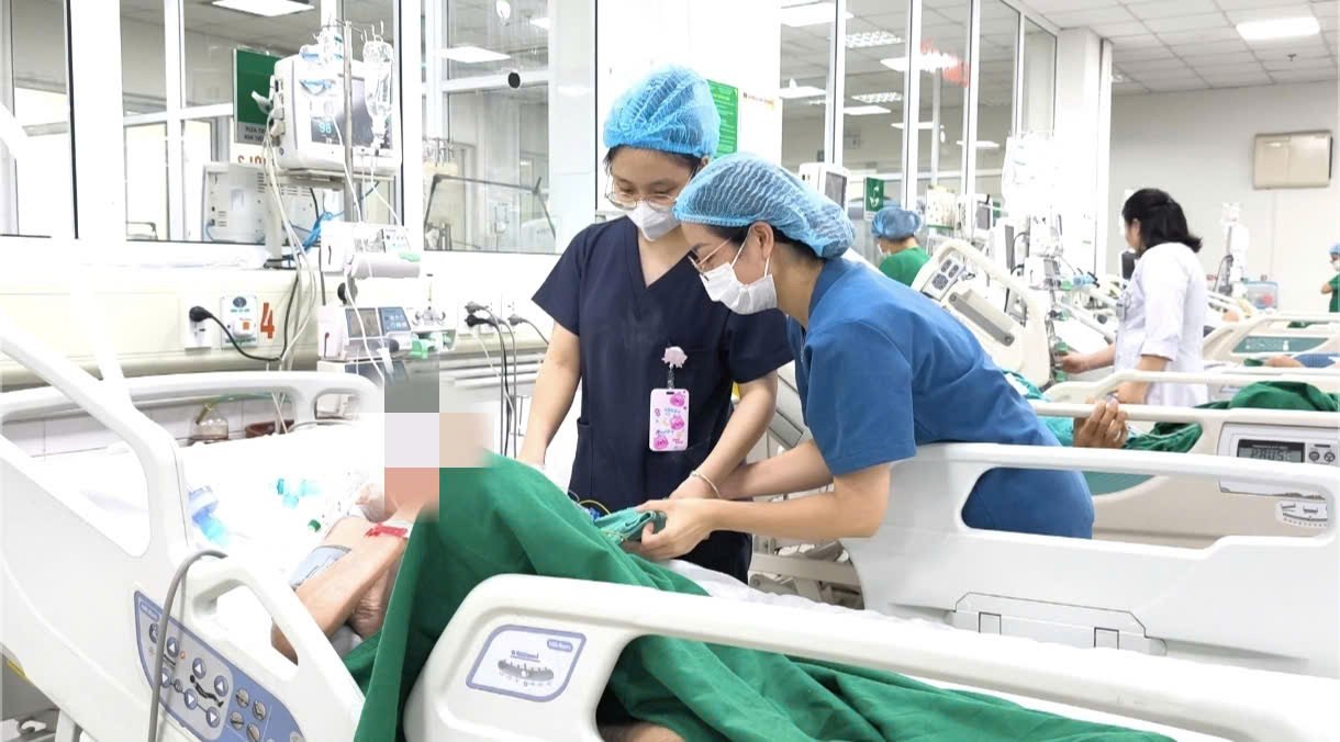 Saving patients with airway obstruction when eating rice. Photo: Thanh Dang
