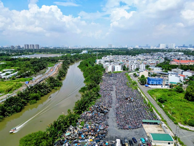 Day la bai tam giu xe tang vat lon nhat cua TPHCM. Anh: Anh Tu