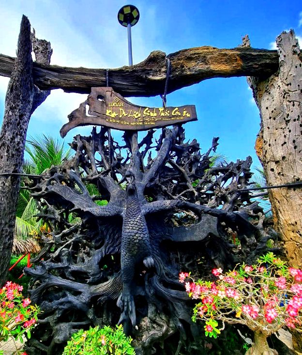 Noi day, ben canh loi the cua vung dat hoa minh vao thien nien song nuoc, con thu hut du khach gan xa boi net doc la cua the gioi go lua. Anh: Thanh Mai