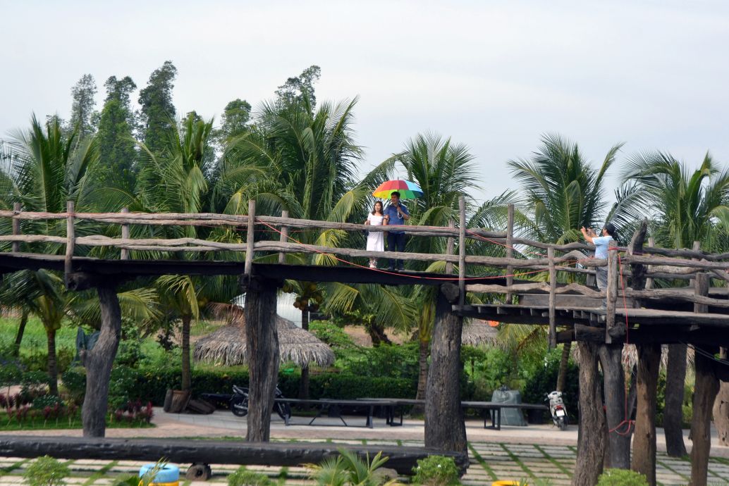 Go duoc thiet ke toan bo nhung nhip cau trai rong toan khu du lich. Anh: Thanh Mai