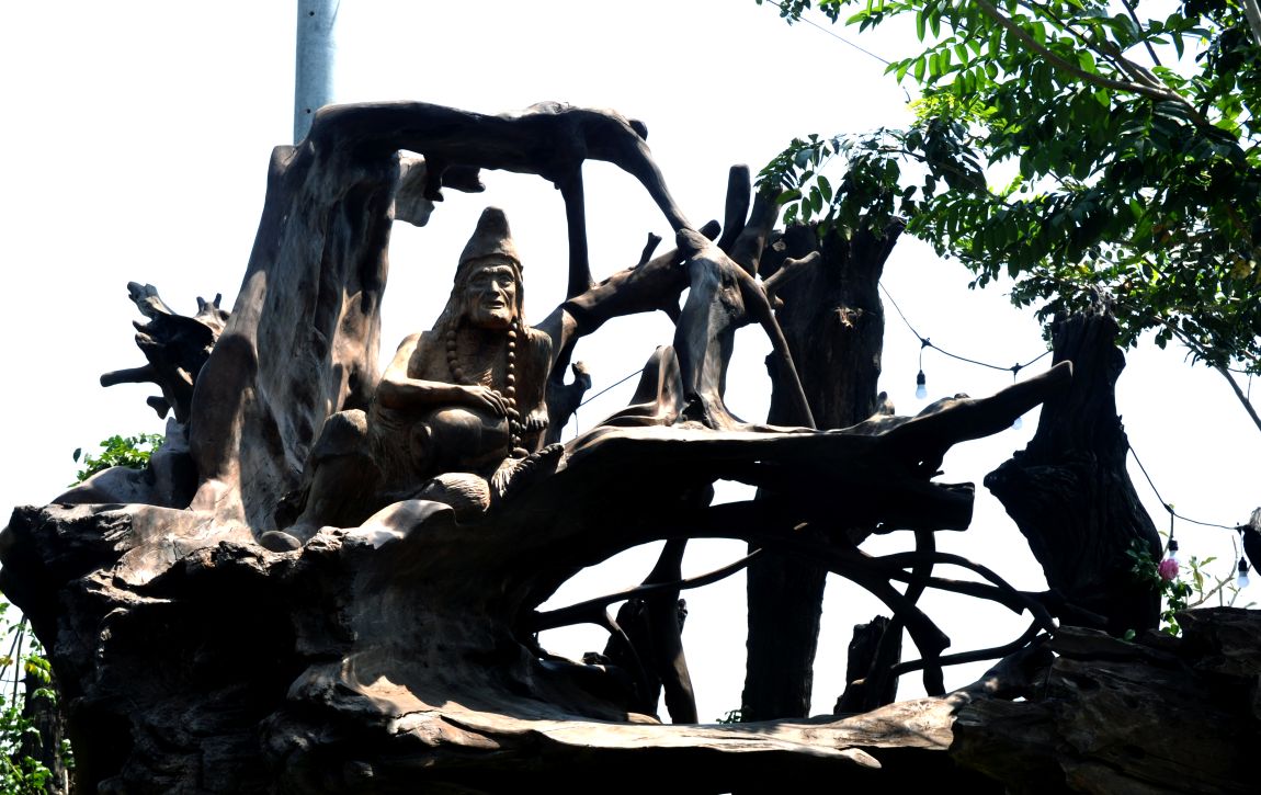 Mot tac pham dien hinh cho viec tuan thu tu nhien cua than go co nhieu diem lua. Anh: Thanh Mai  