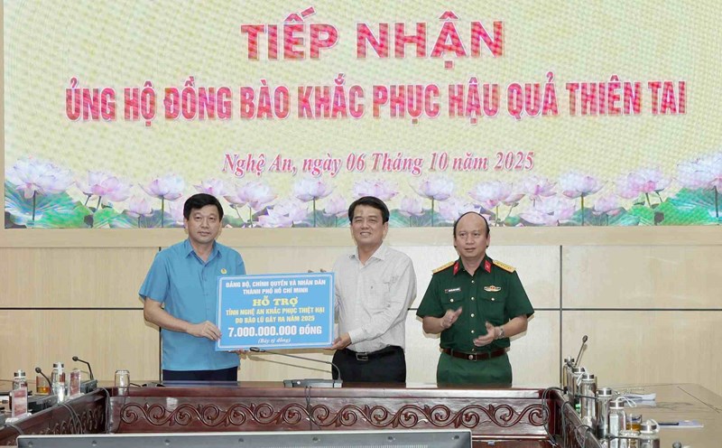 Ho Chi Minh City supports Nghe An with 7 billion VND to overcome the consequences of storm No. 10. Photo: Ngoc Anh