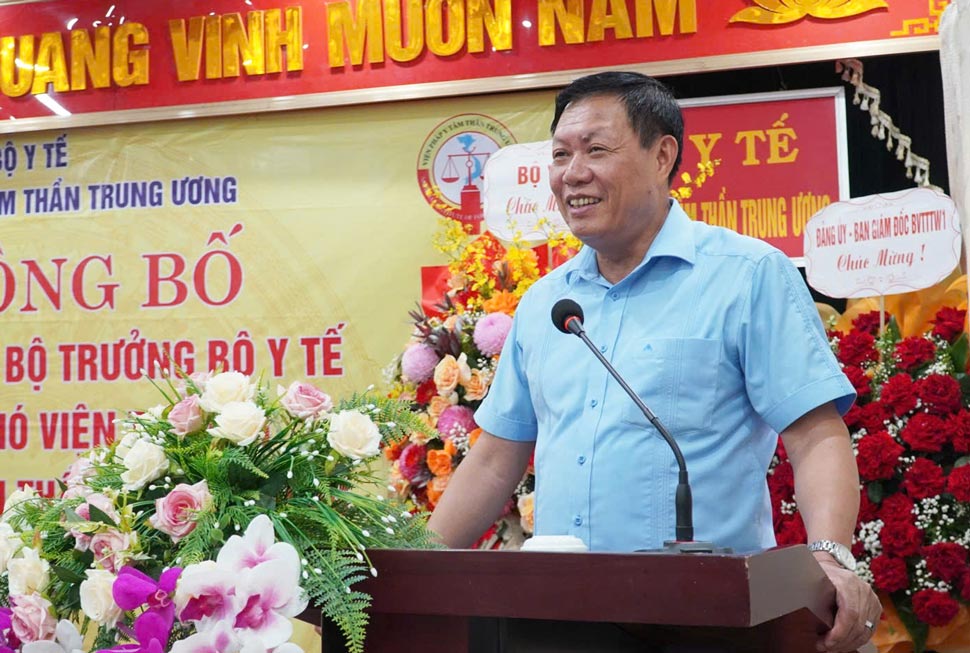 Thu truong Bo Y te Do Xuan Tuyen phat bieu tai buoi le. Anh: Hao Thien