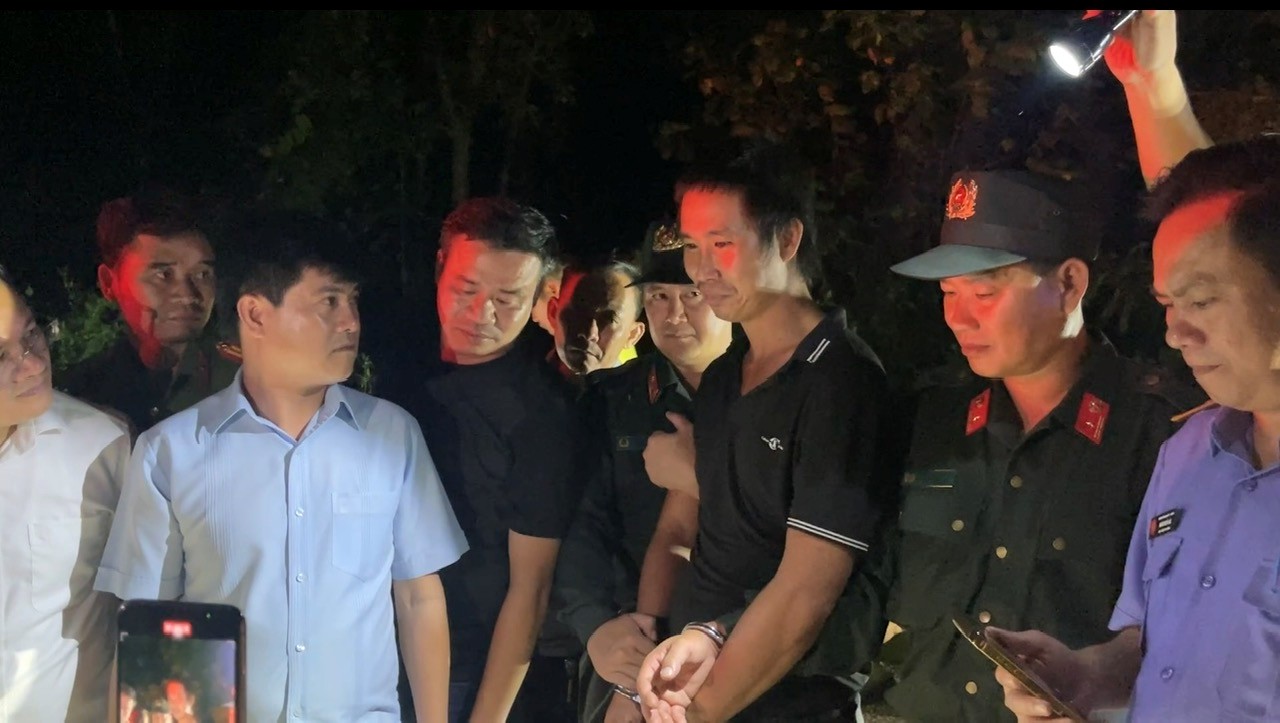 Thiếu tướng Nguyễn Đức Hải, Giám đốc Công an tỉnh Đồng Nai trực tiếp đấu tranh, làm việc với đối tượng. Ảnh: CA ĐN