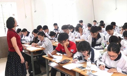 Giáo dục 24h: Định hướng cách sắp xếp, sáp nhập trường học; Tranh cãi bữa ăn 25.000 đồng. Ảnh: Mỹ Hà