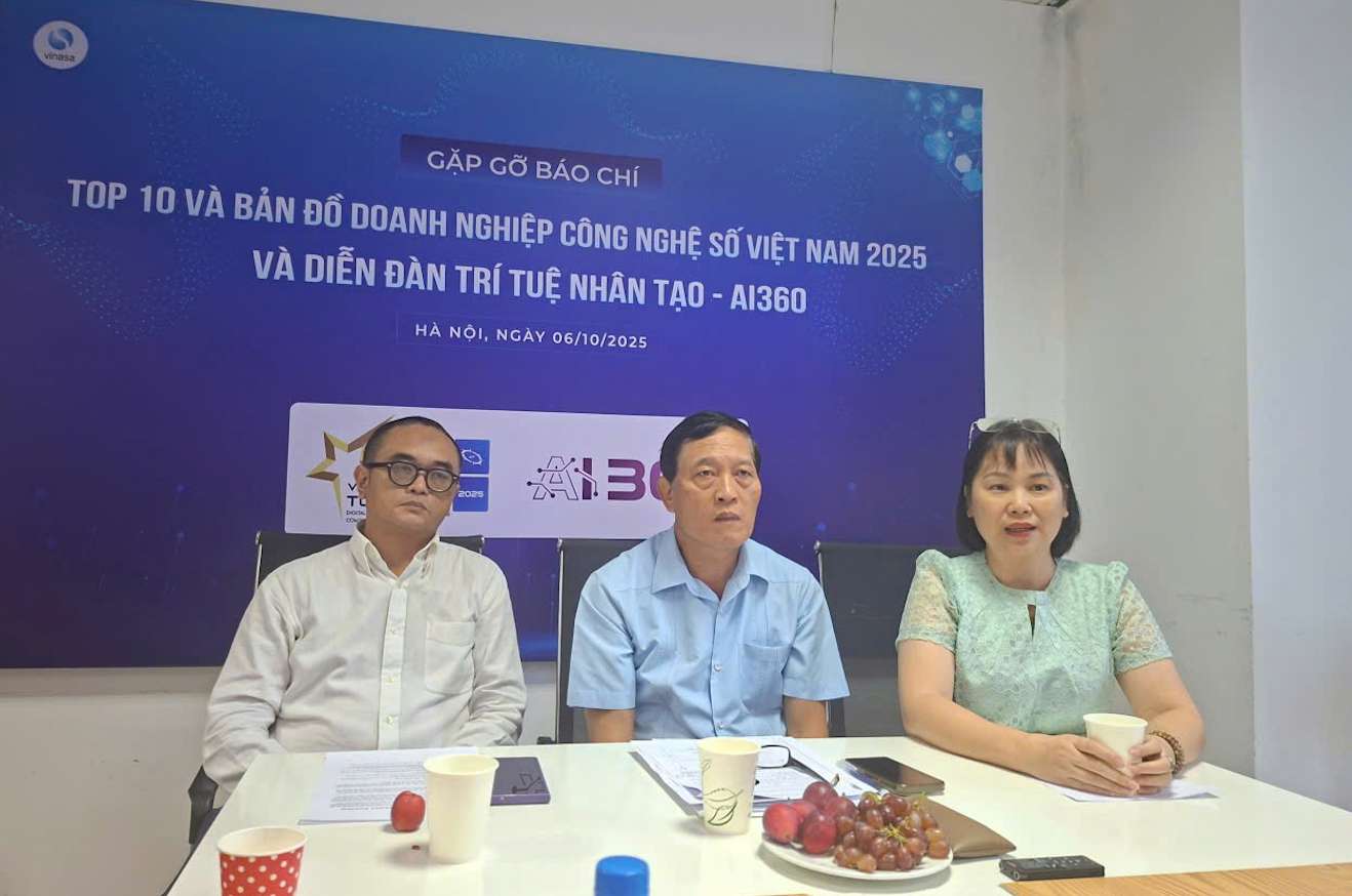 hop bao cong bo: Le Vinh danh Top 10 Doanh nghiep Cong nghe so Xuat sac Viet Nam 2025 va Cong bo Ban do Doanh nghiep Cong nghe so Viet Nam 2025. Anh: Thach Lam