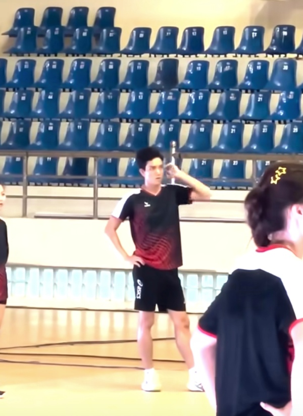 Bich Tuyen tren san tap cung Ninh Binh nhung co khong du giai doan 2 giai bong chuyen quoc gia. Anh: Cat tu video