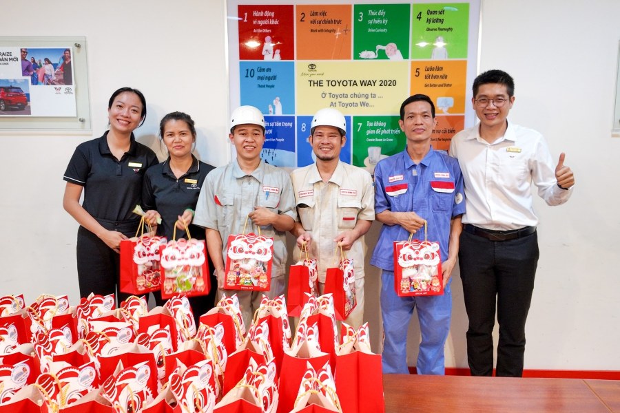 Remise de cadeaux de Noël aux employes de la societe par actions Toyota Vung Tau. Photo : CDCS