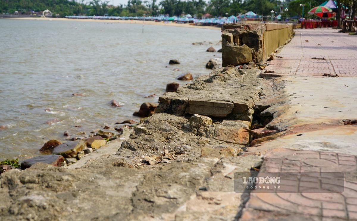 The coastal sections of Do Son and Hai Phong are degraded after each storm. Photo: Mai Dung