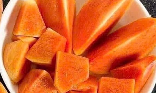 Ít ai biết về tác dụng hỗ trợ thanh lọc cơ thể và giảm mỡ bụng của trái hồng xiêm. Ảnh: Kiều Vũ