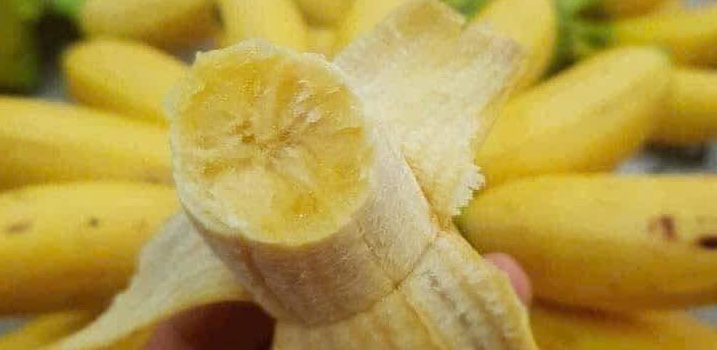 Supplementing electrolytes through diet, including bananas, milk, nuts, coconut water or supplements is an effective way to prevent cramps. Photo: Kieu Vu