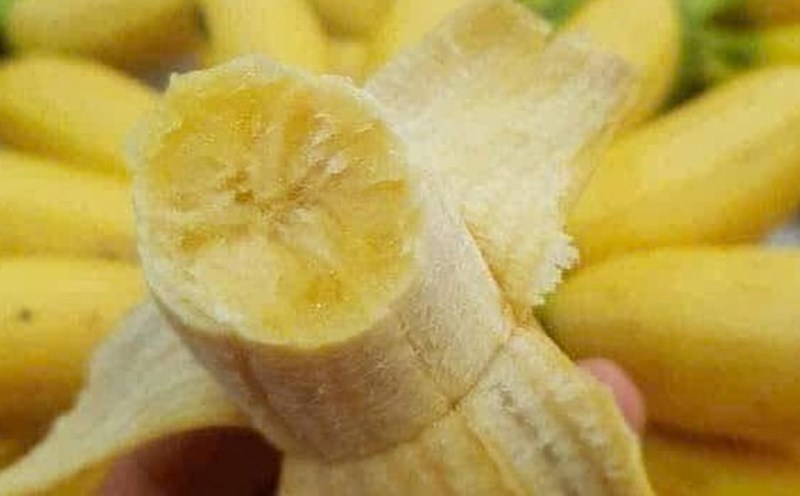 Supplementing electrolytes through diet, including bananas, milk, nuts, coconut water or supplements is an effective way to prevent cramps. Photo: Kieu Vu