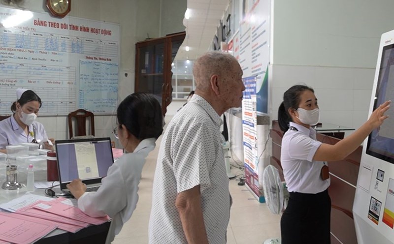 Many advantages but also many challenges when implementing electronic medical records. Photo: Tran Thi