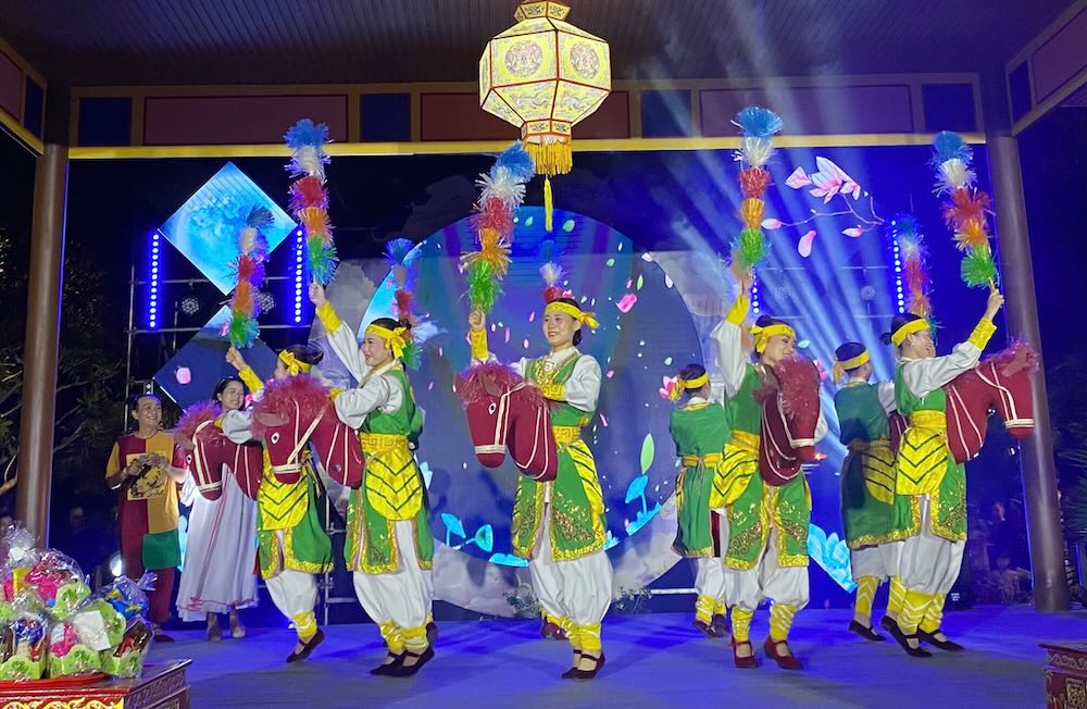 후에 왕궁 내부에서 추석을 즐기세요. 사진: Ngo Hien