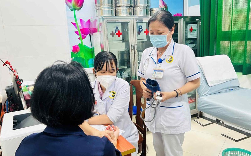 Women who show signs of infertility or have health problems should see a doctor for the best solution. Photo: Nguyen Ly