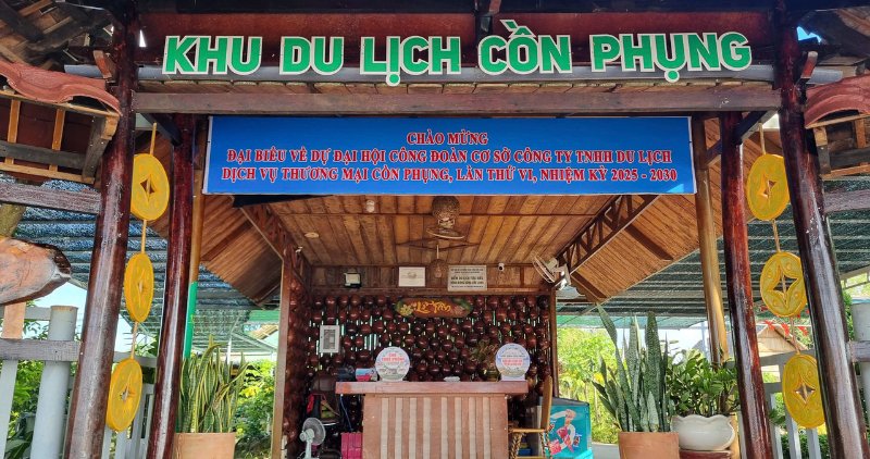 지방 노동총연맹은 제1차 지방 노동조합 대회를 목표로 Con Phung에서 시범 대회를 개최하기로 결정했습니다. 사진: Vinh Long 지방 노동총연맹