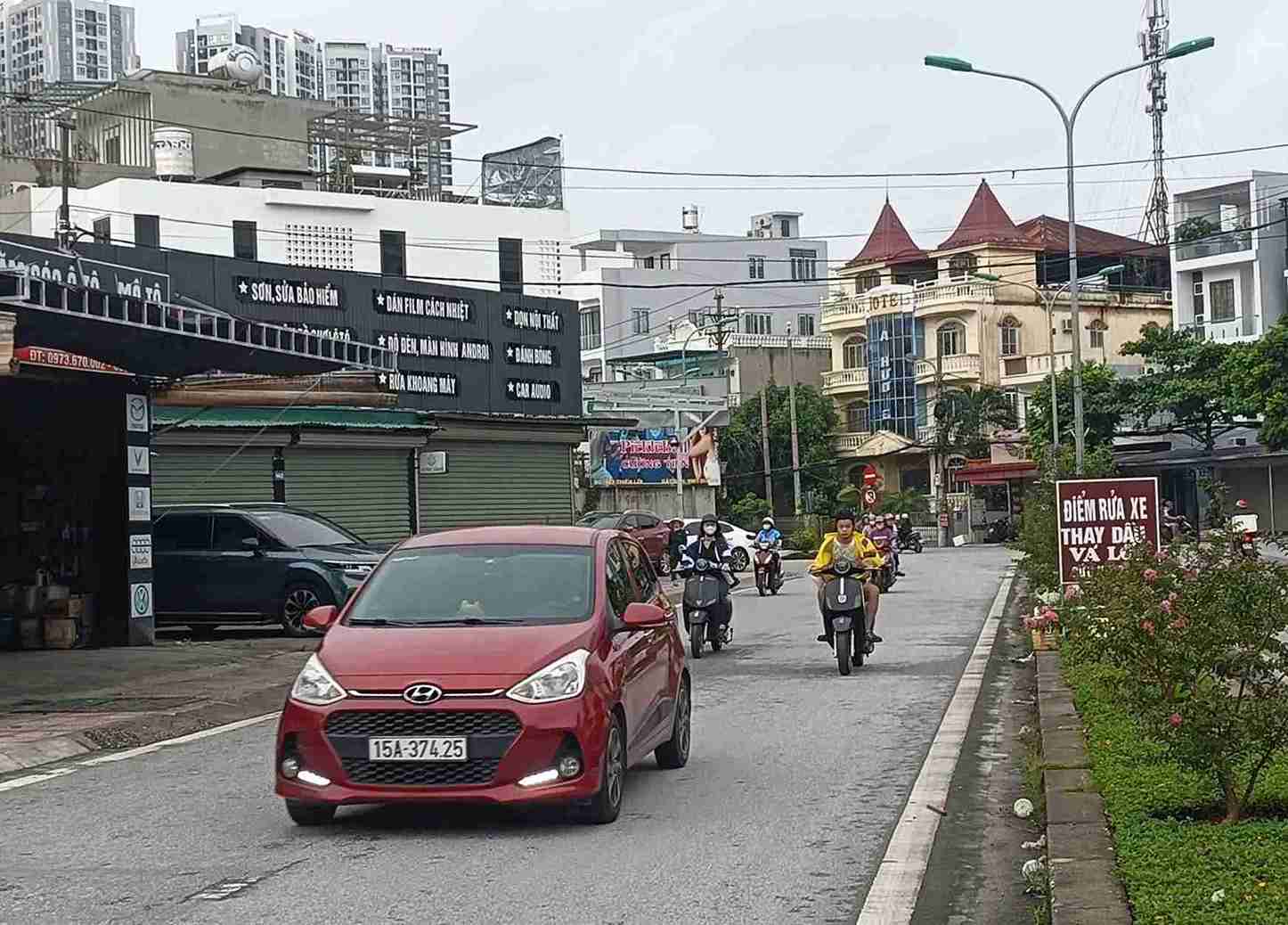Sang 7.10 tai khu vuc phuong Le Chan (Hai Phong), troi am u, khong mua, gio nhe, duong pho kho rao. Anh: Mai Dung