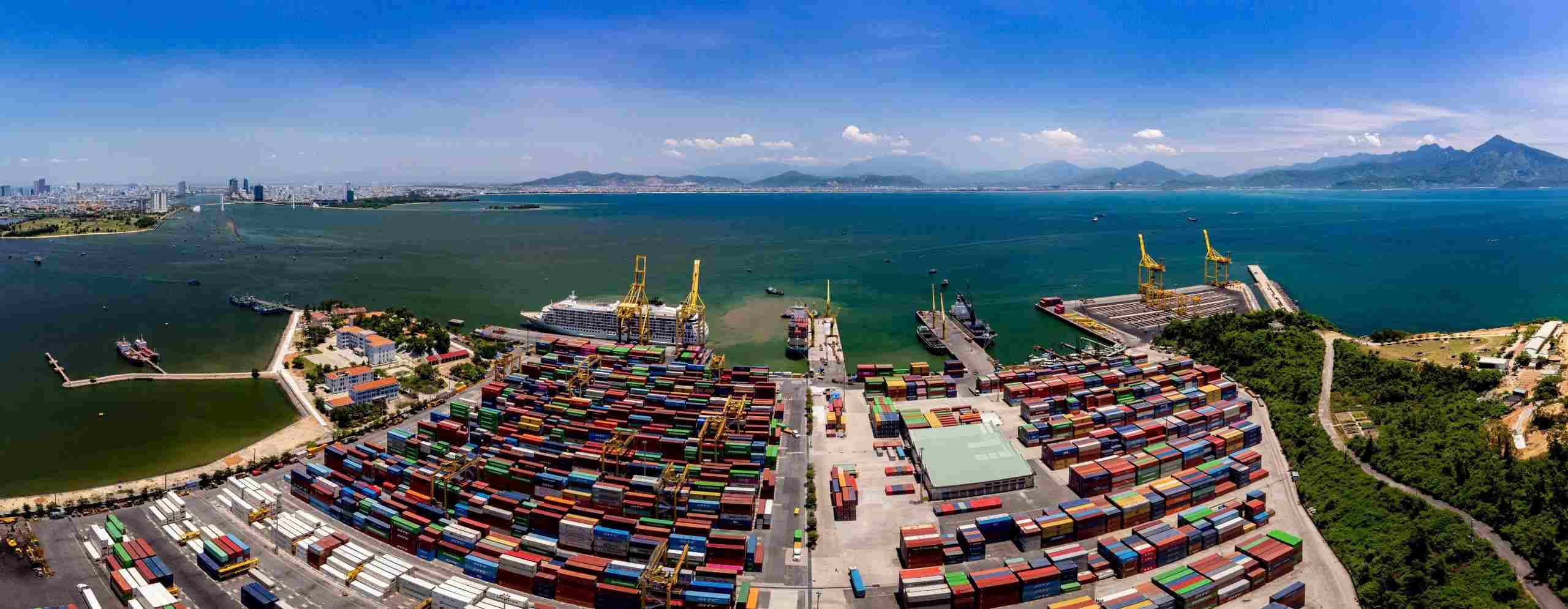 Vietnam's exports continue to have a good growth rate, which is the main driver of growth. Photo: Da Nang Port