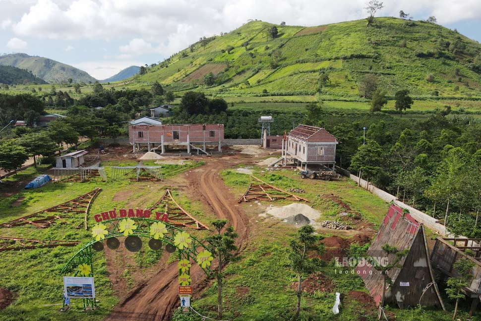 Le projet de construction de maisons rong dans le village d'Ia Gri (commune de Bien Ho Gia Lai) est contraint d'etre demoli avant le 15 octobre. Photo : Hoai Phuong