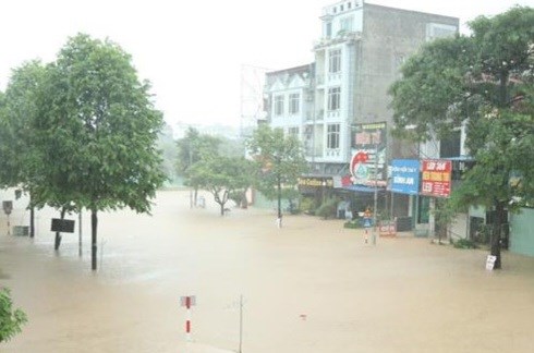 Thái Nguyên mưa như trút, mực nước có thể vượt đỉnh lũ lịch sử năm 2024, nhiều phố ngập sâu