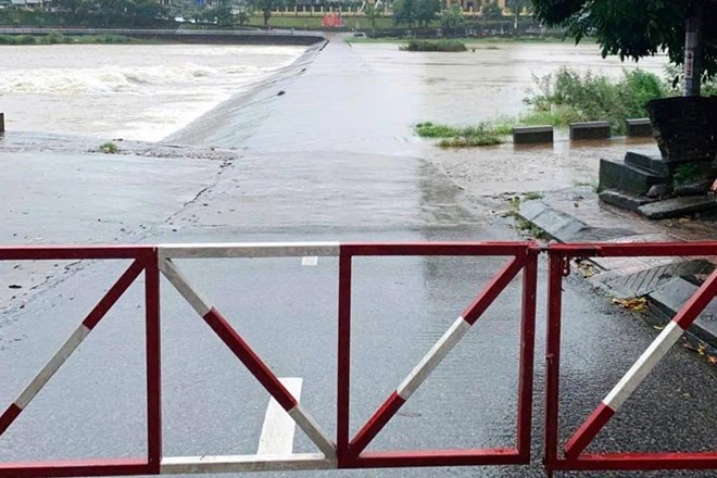 Quảng Ninh lắp đặt rào chắn, cảnh báo nguy hiểm tại nhiều ngầm tràn do mưa lớn