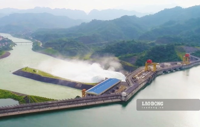 Tuyen Quang Hydropower Plant was ordered to close the bottom spillway at 12:00 on October 7. Photo: Viet Bac