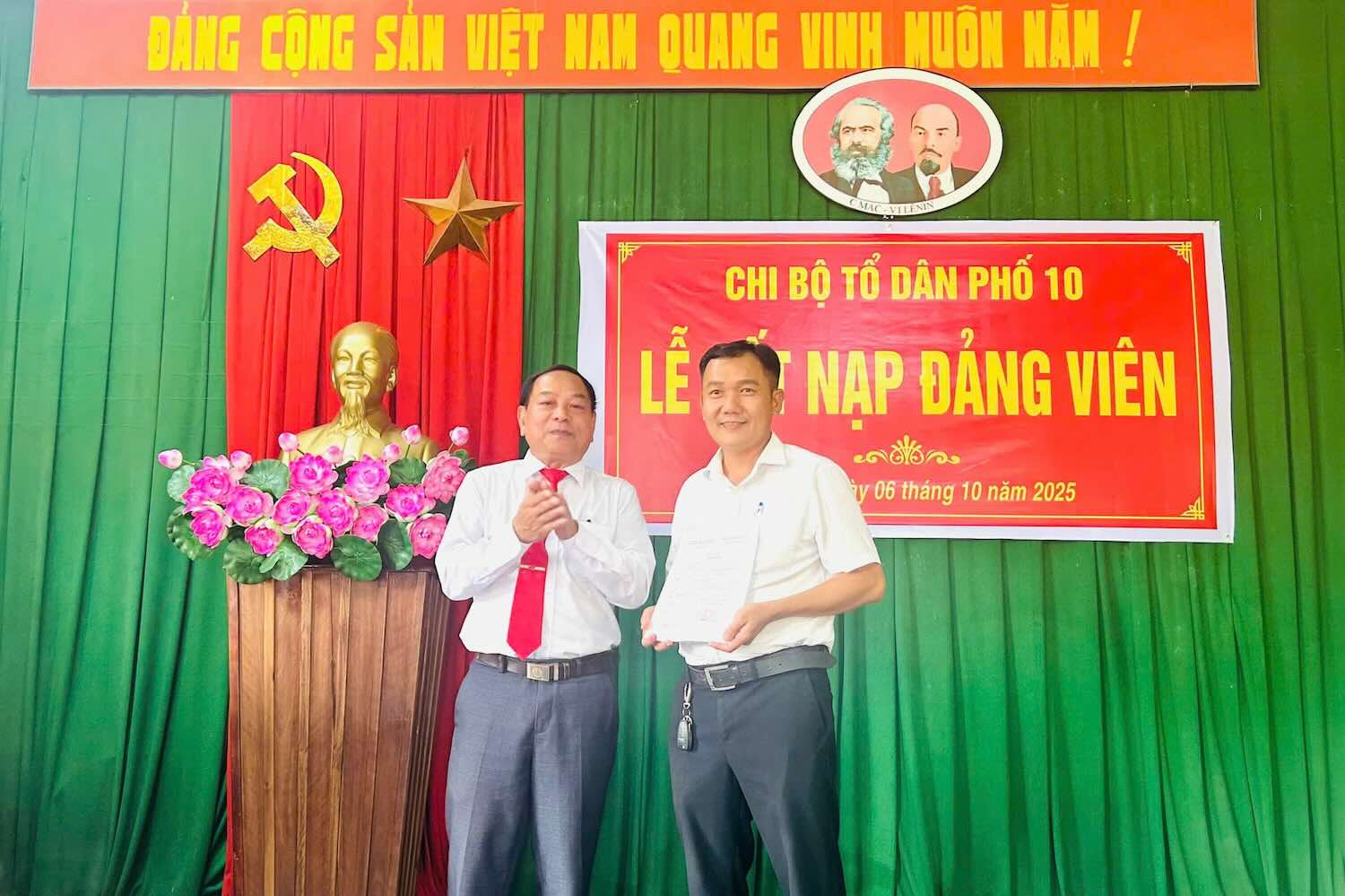 Phu Bai 구는 개인 사업주인 당원을 받아들입니다. 사진: Thanh Doan.