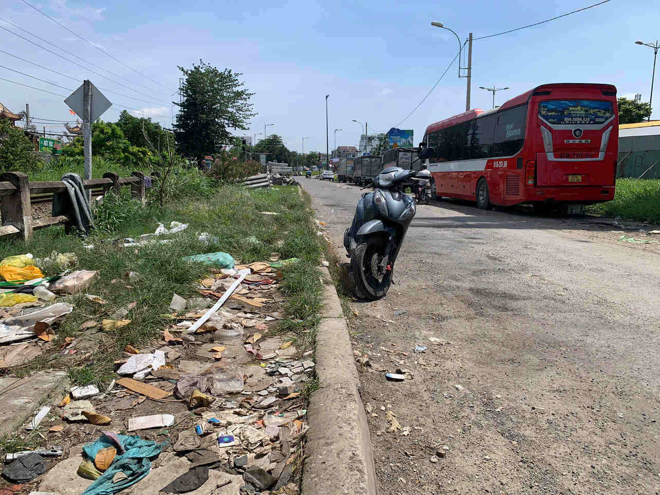 Xe tren 16 cho dung, do tai khu vuc. Anh: Thai Bao