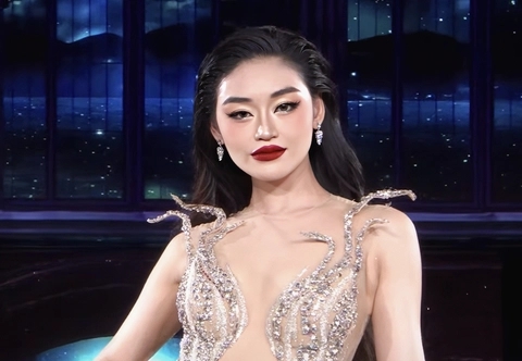 미스 옌니. 사진: 황금 연꽃.