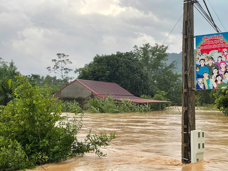Nuoc lu thuong nguon do ve nhanh va manh khien xa Yen Binh, tinh Lang Son chim trong nuoc lu. Anh: Cong an xa Yen Binh