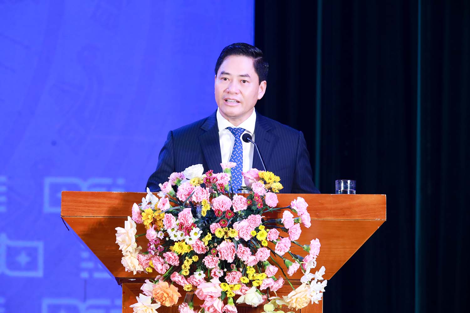 PGS.TS Bui Huu Toan - Bi thu Dang uy, Chu tich Hoi dong Hoc vien Ngan hang - phat bieu tai Le khai giang nam hoc 2025 - 2026. Anh: Nha truong