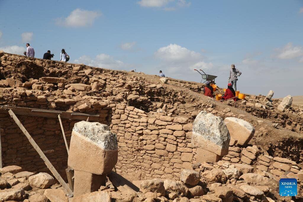 2025년 10월 6일 터키 남동부 카라한테페 브라 유적지에서 고고학 발굴 장면. 사진: 신화통신