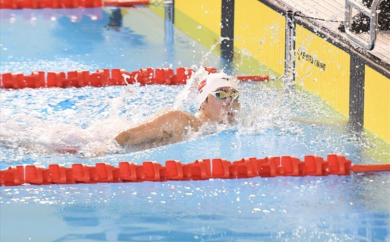 2025年全国水泳選手権は、参加ユニットに通知するために天気の進捗状況を監視します。写真:グエン・ダン