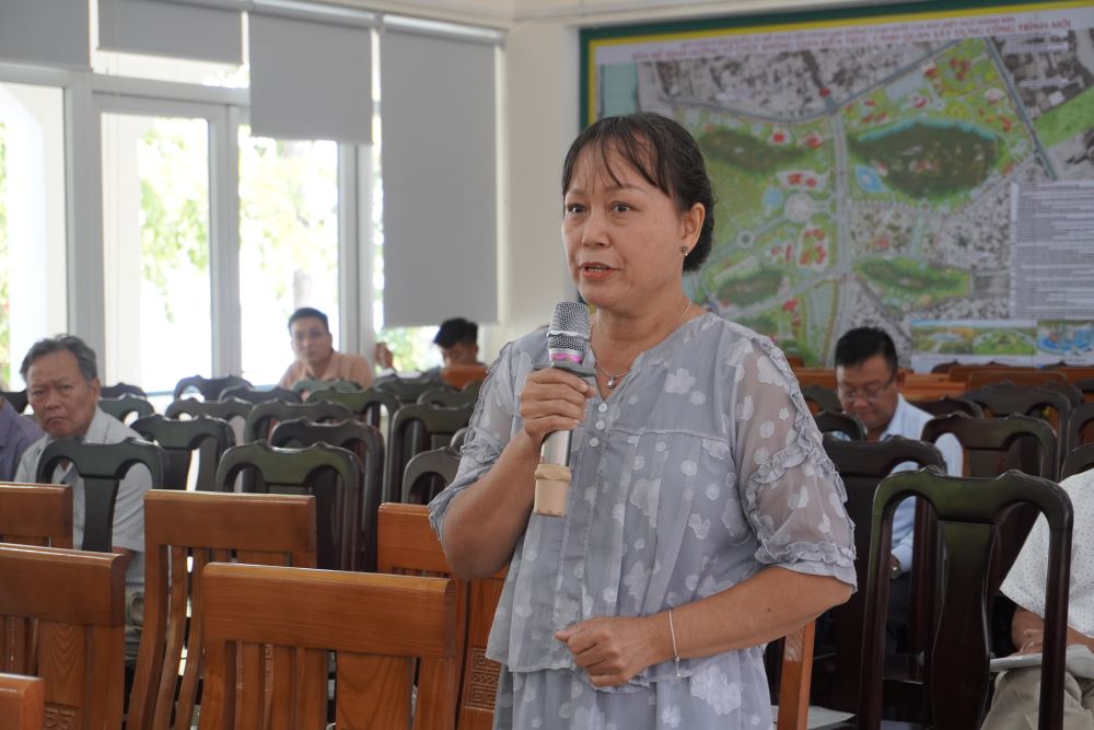 Voter Dang Thi Phi Anh (Ngu Hanh Son ward, Da Nang city) has opinions on the issue of handling administrative records, and has not completed many trips. Photo: Tran Thi
