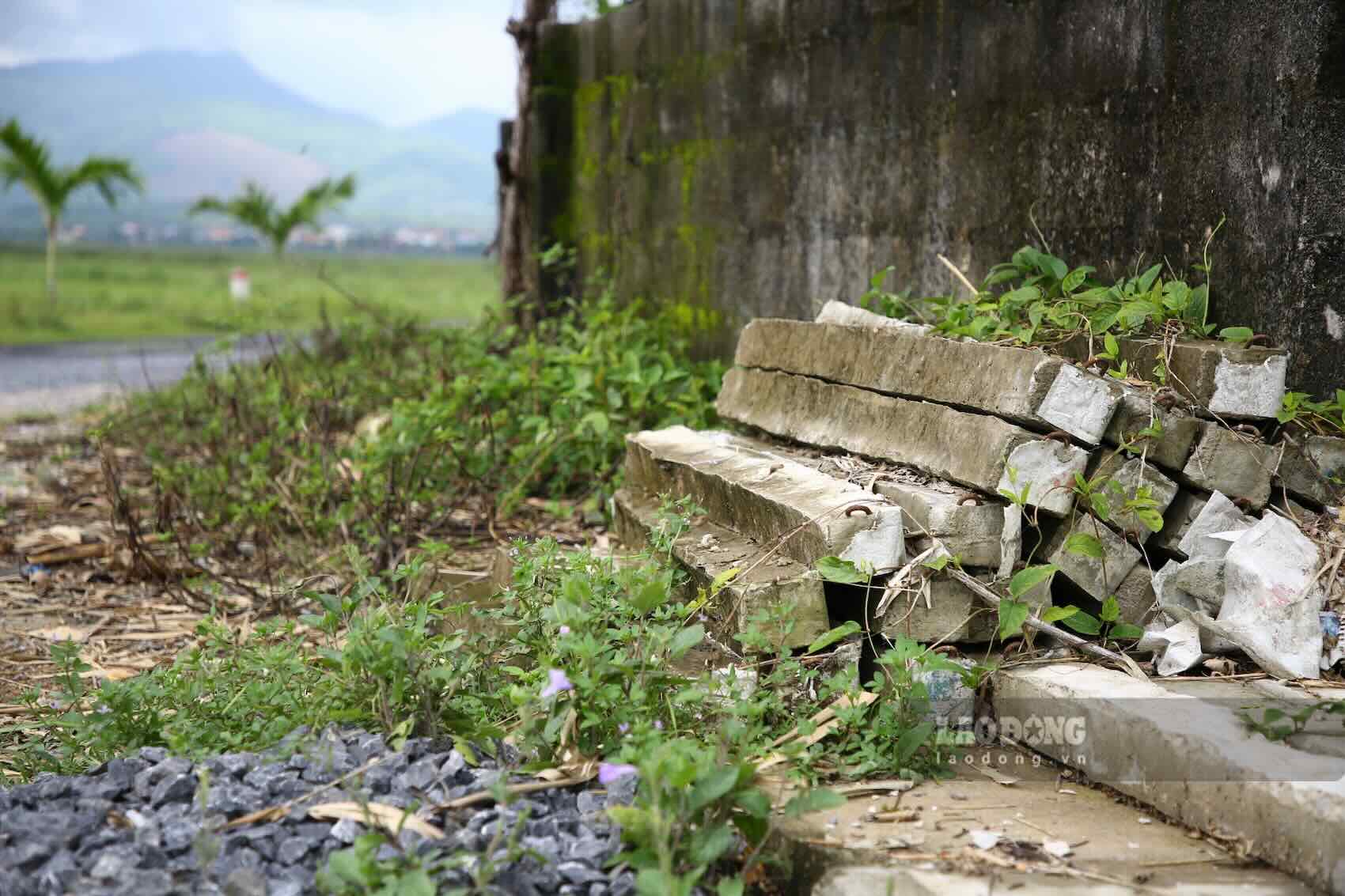 Các hạng mục thi công dang dở tại công trình. Ảnh: Công Sáng