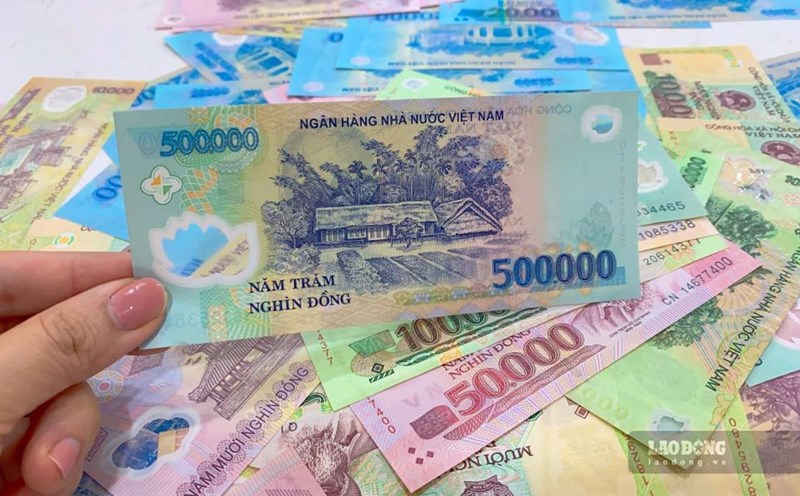 BIDV applies a savings interest rate range for individual customers in the range of 0.1 - 4.9%/year. Photo: Tra My